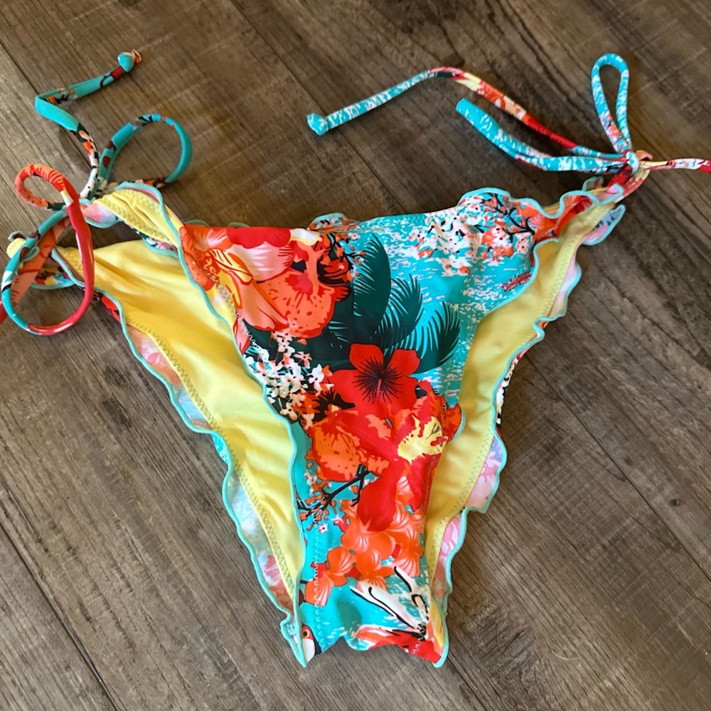 NWOT RELLECIGA Sz L floral bikini bottoms